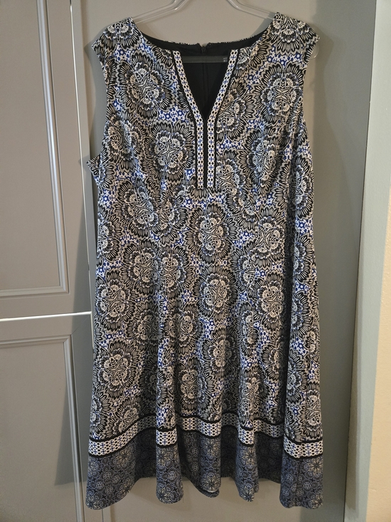 Maggy London Dresses & Skirts - 2X Maggy London Black, Blue and Cream Printed Dress